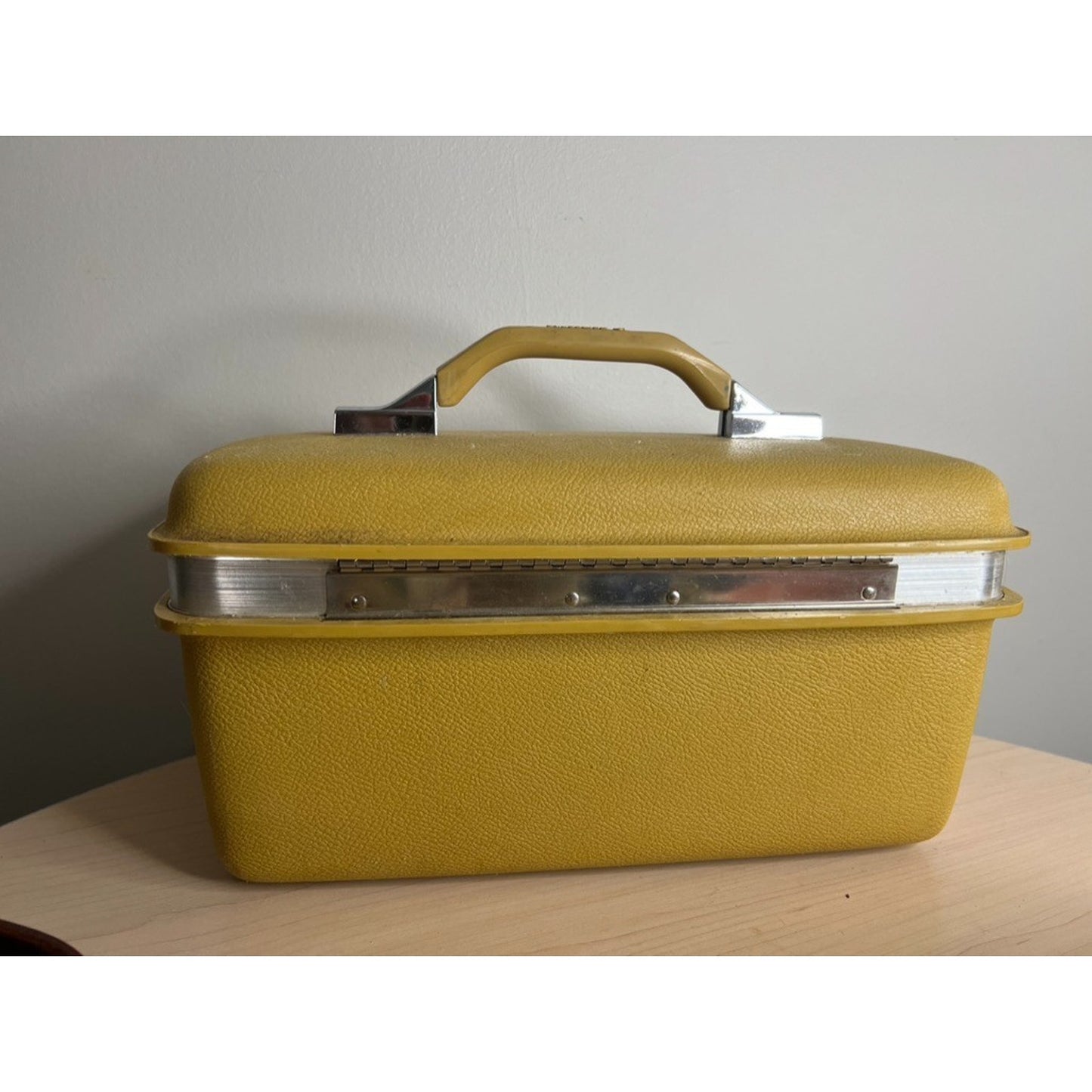 VTG Samsonite Yellow Make Up Train Case Luggage Suitcase No Key