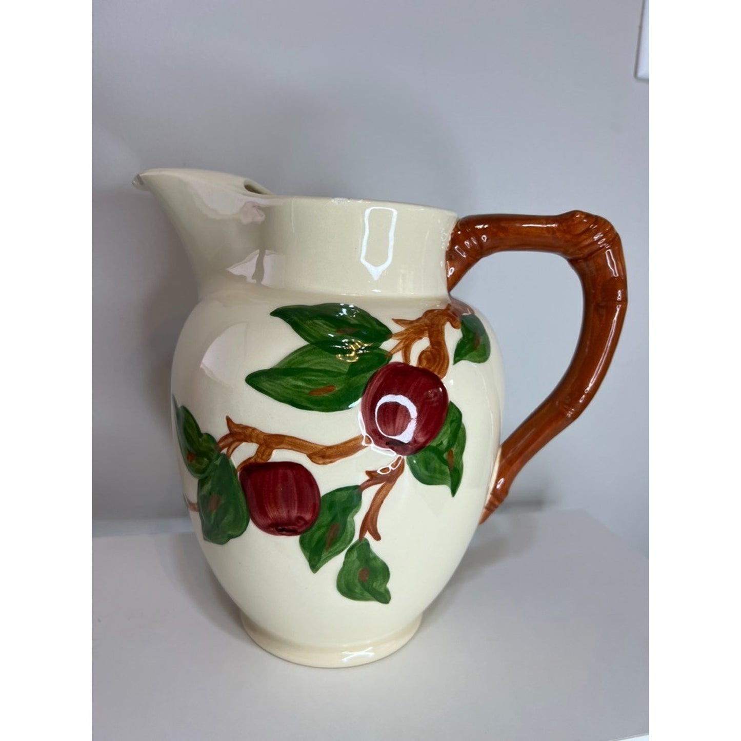 Vintage Franciscan Apple Water Pitcher 64 Oz With Ice Lip. Chipped spout