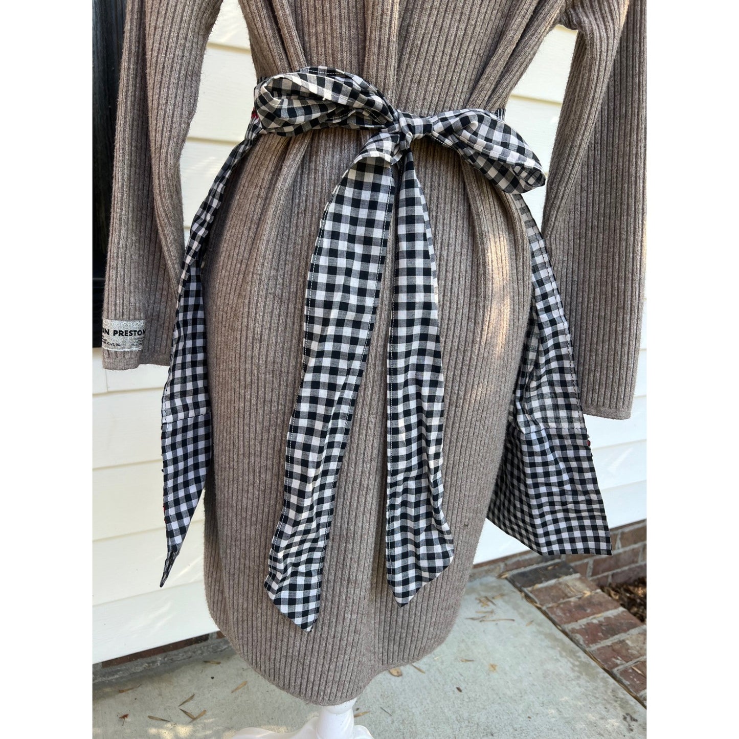 Dreamy Vintage Black White Gingham Tie Back Apron with Red Rick Rack Detail