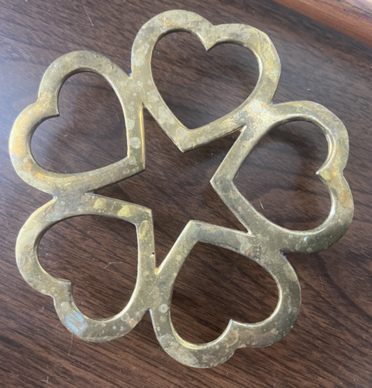 VINTAGE BRASS FIVE HEARTS CENTER STAR SHAPED KITCHEN TRIVET POT STAND