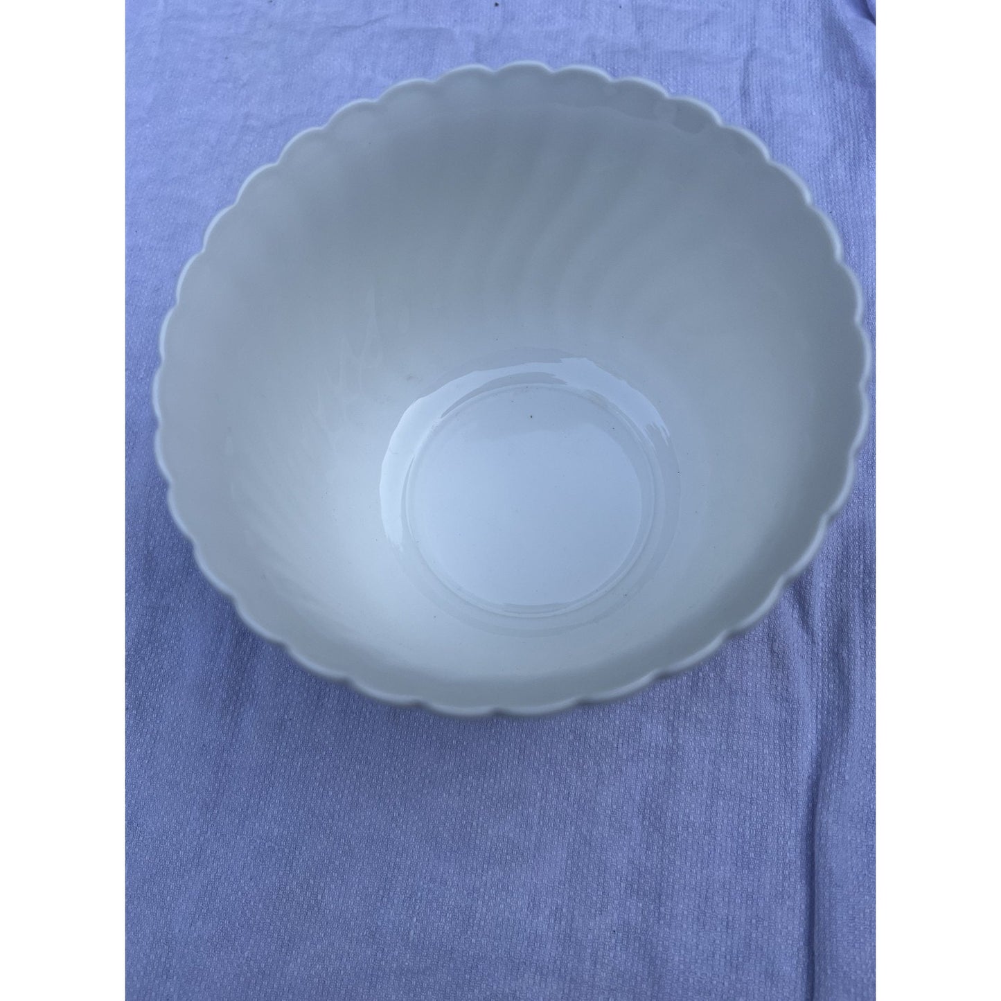 VTG Wedgwood Bone China Angela Scalloped Rim Swirl Embossed Plant Pot Planter