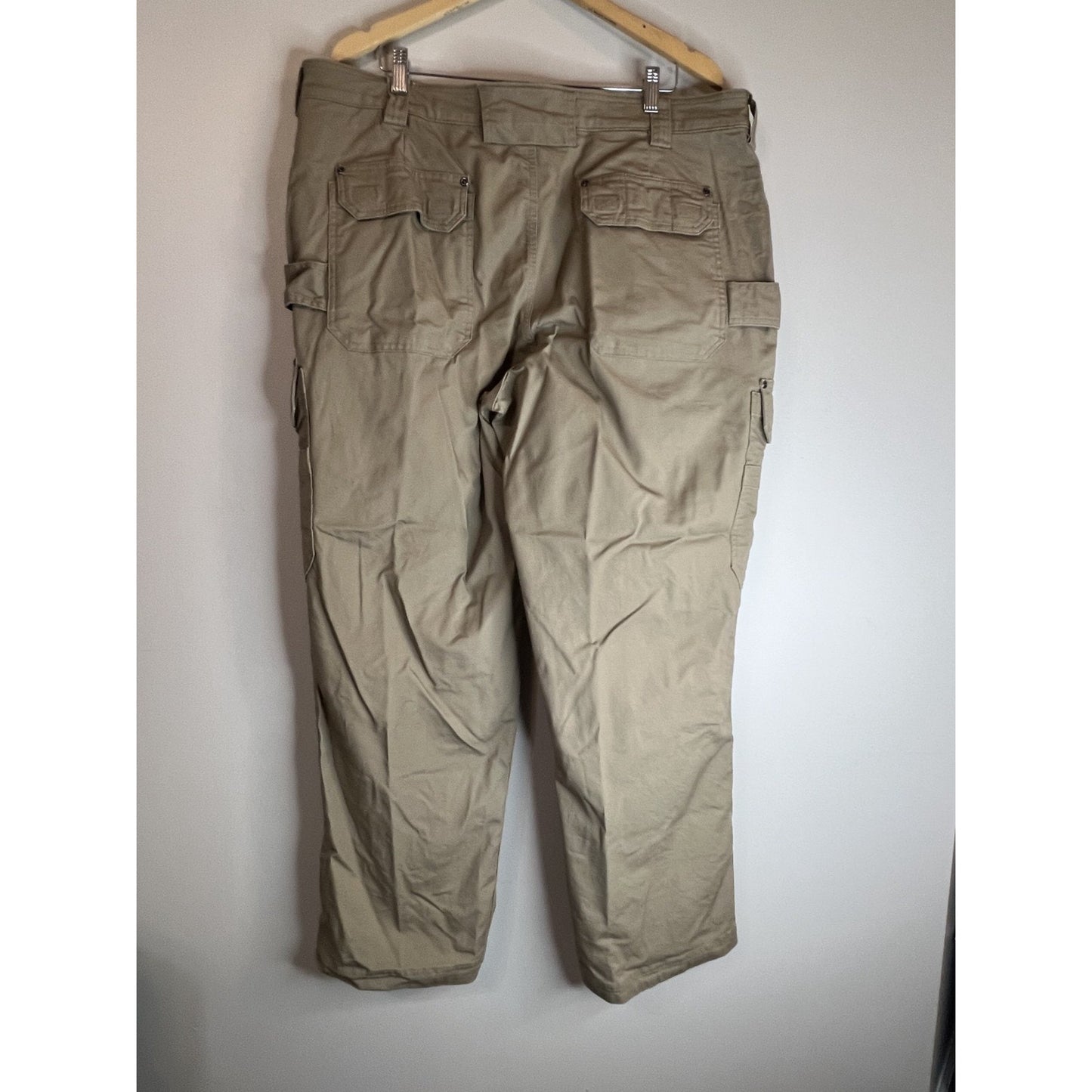 Duluth Trading Co Pants Mens 42x32 Khaki Flex Fire Hose Cargo Work Relaxed Fit