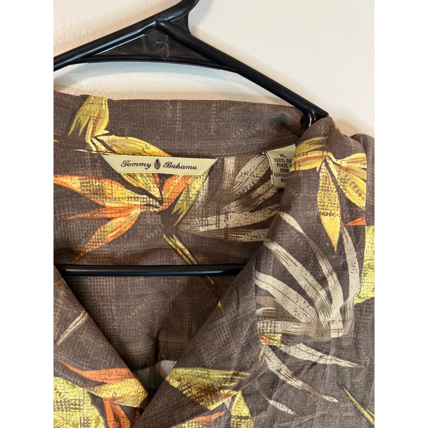 Tommy Bahama XL Button Hawaiian Shirt Birds Paradise Flowers XL Vintage Silk