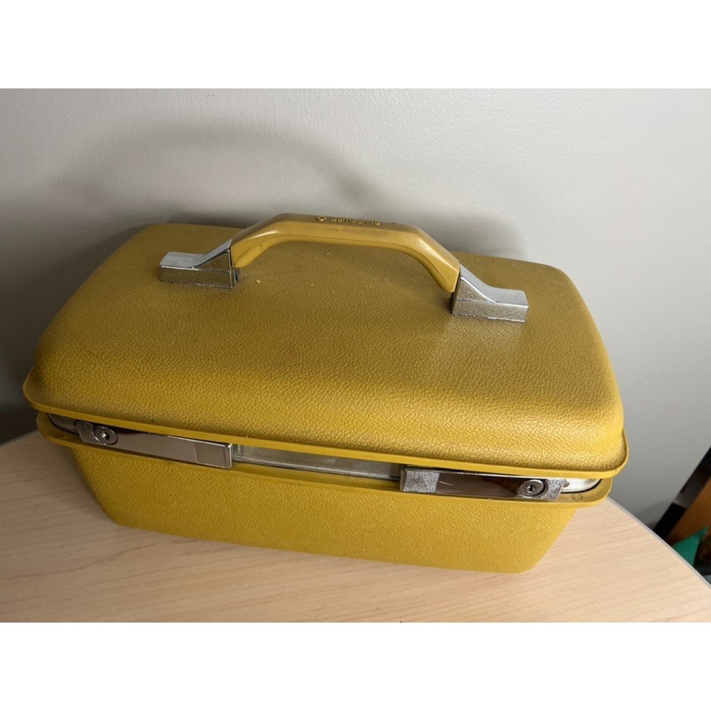 VTG Samsonite Yellow Make Up Train Case Luggage Suitcase No Key
