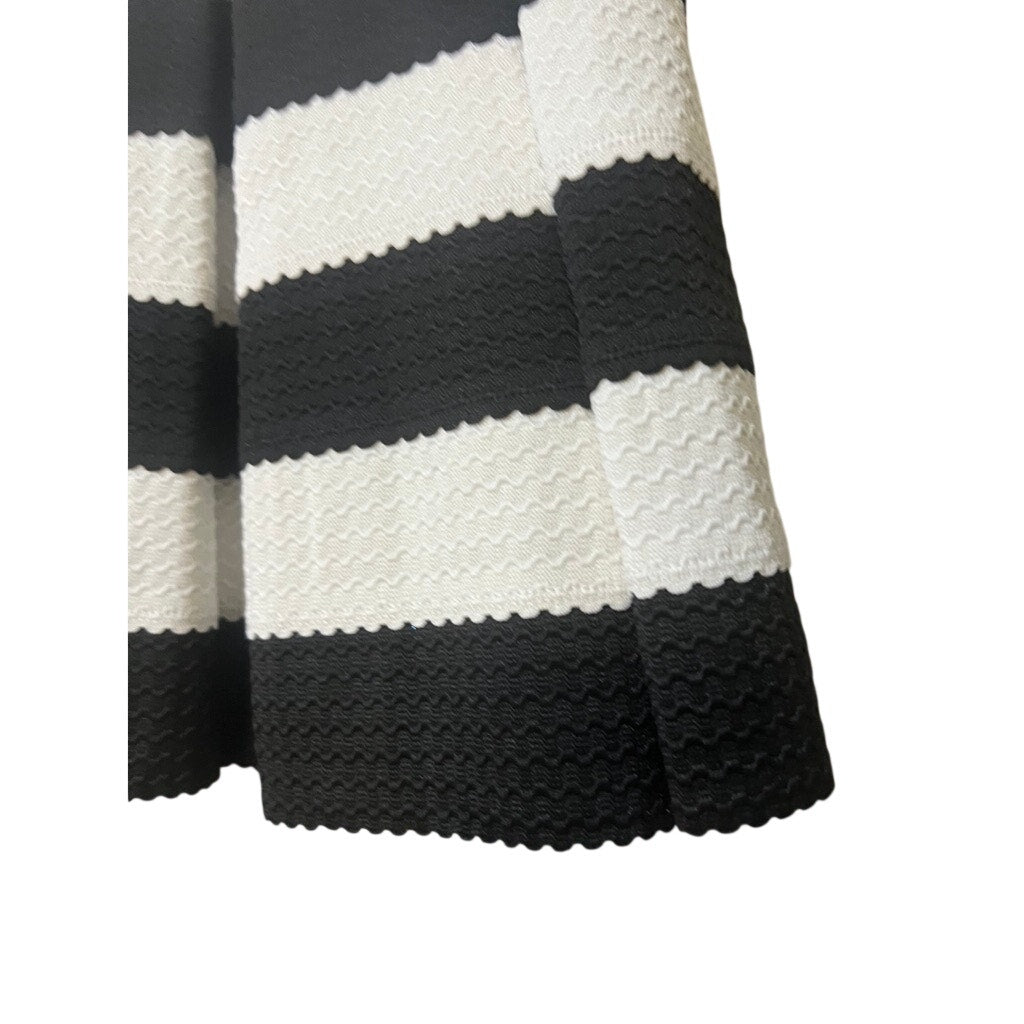 NWT Honey Punch Medium Black & White Skirt