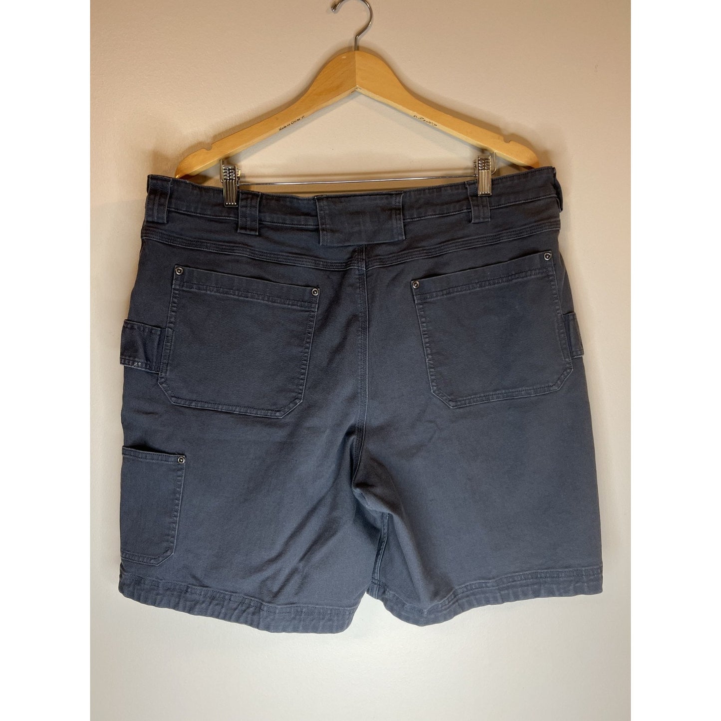 Duluth Trading Co Flex Fire Hose Relaxed Fit Cargo Shorts Size 42 Gray