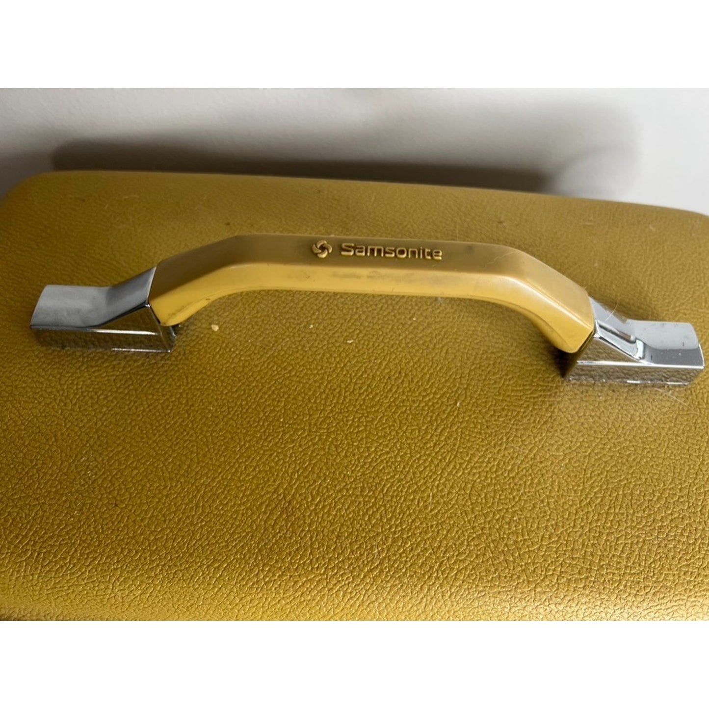 VTG Samsonite Yellow Make Up Train Case Luggage Suitcase No Key
