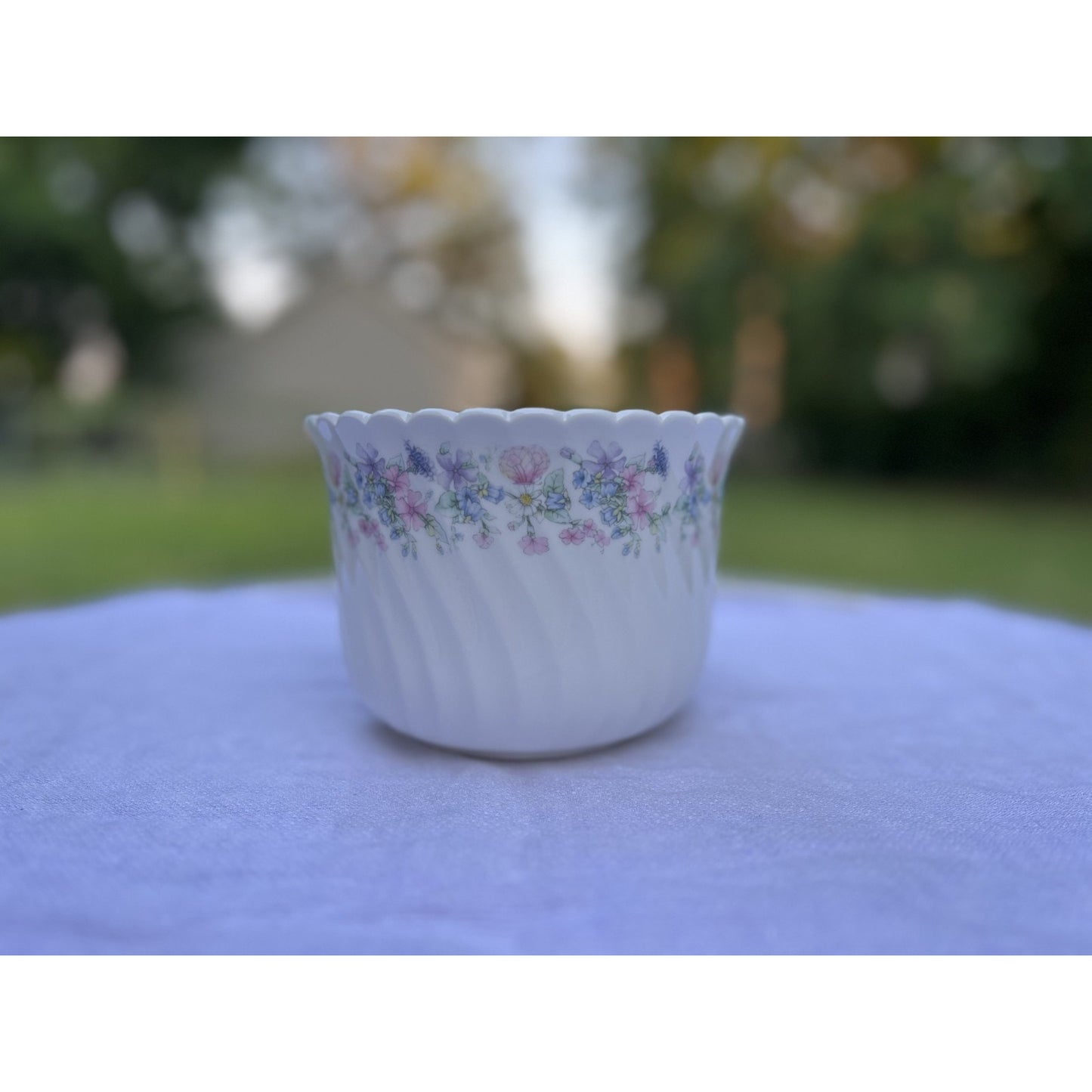 VTG Wedgwood Bone China Angela Scalloped Rim Swirl Embossed Plant Pot Planter