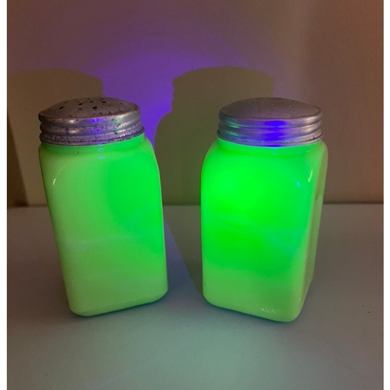 1930s McKee Uranium Jadeite Glass Salt Pepper Shakers Original Lids Vintage GLOWS