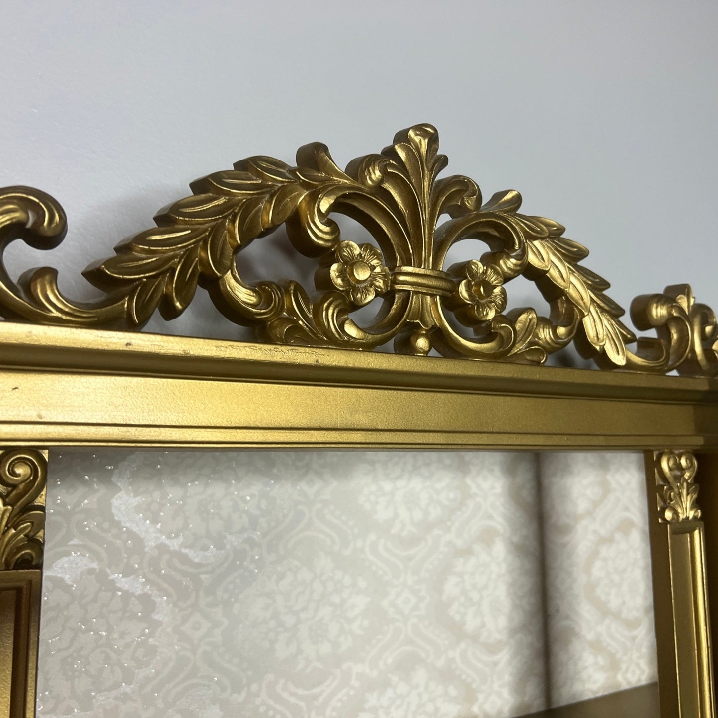 1971 Syroco 3602 Wall Mount Shadow Box Shelf mcmlxxi made usa gold color ornate