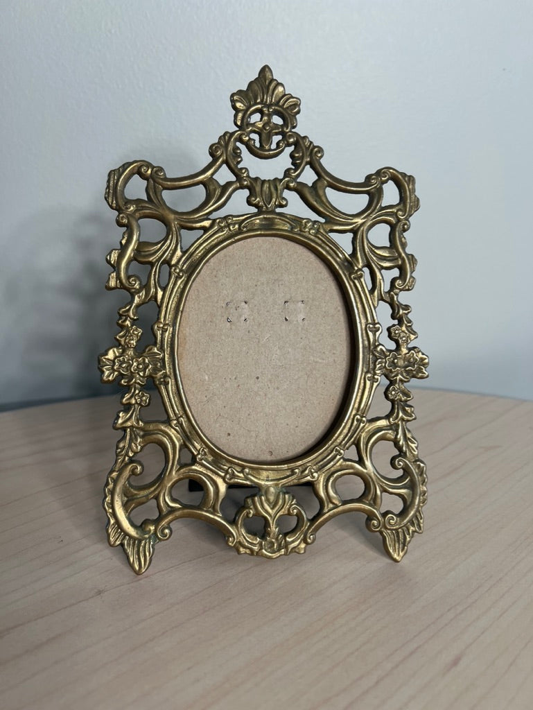 1987 Mann Vintage Brass Reticulated Easel Back Photo Frame