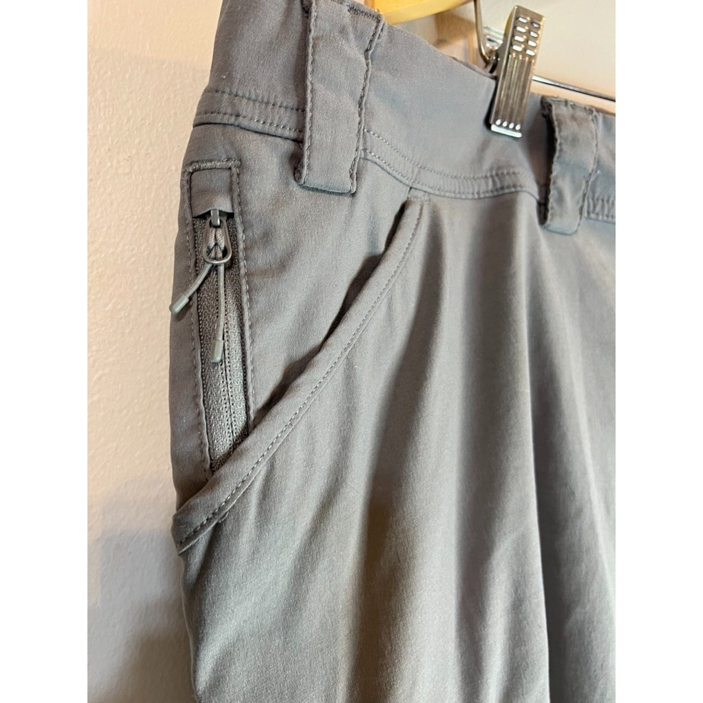 Duluth Trading Cargo Capri Pants Women 24W Dry on the Fly Stretch Nylon Hiking