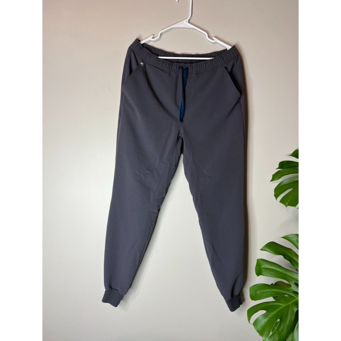 Mens FIGS Technical Collection Gray Scrubs Top V-Neck Medium & Free FIGS Jogger