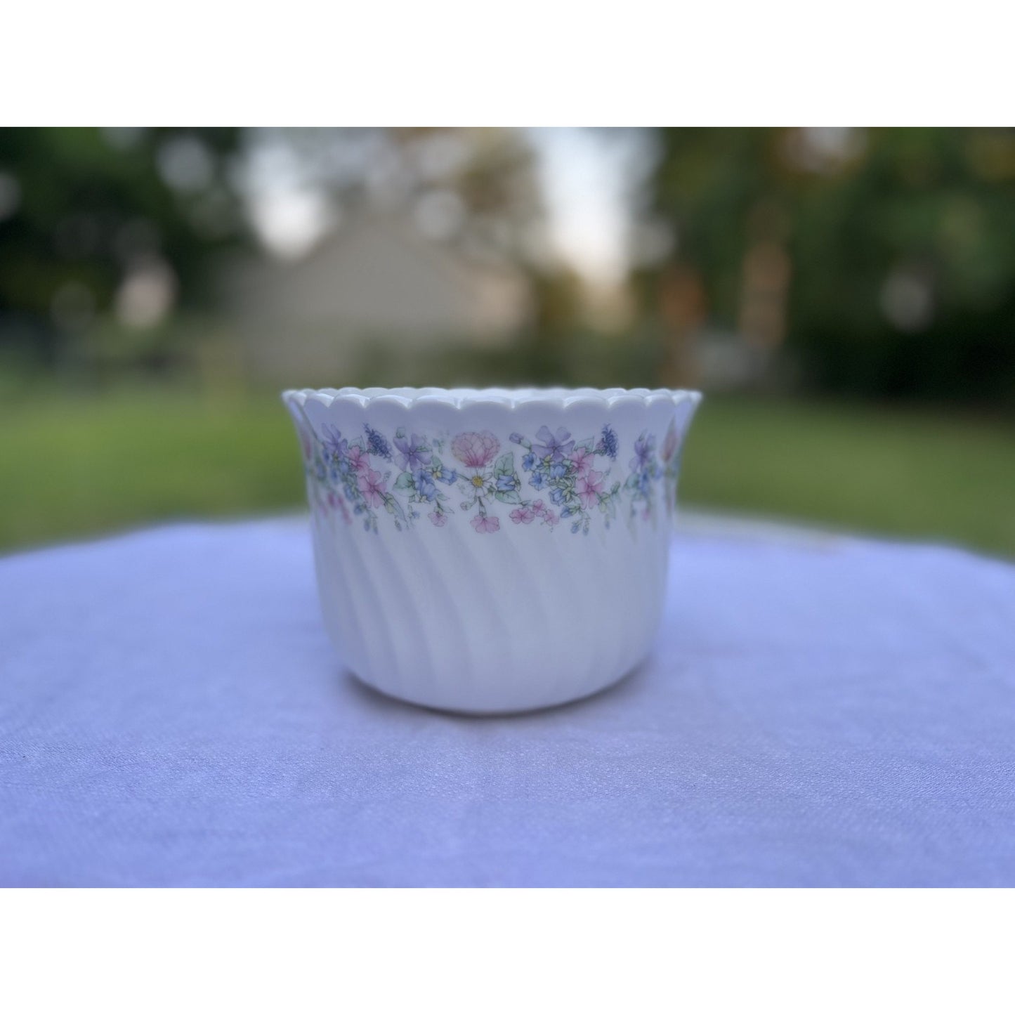 VTG Wedgwood Bone China Angela Scalloped Rim Swirl Embossed Plant Pot Planter