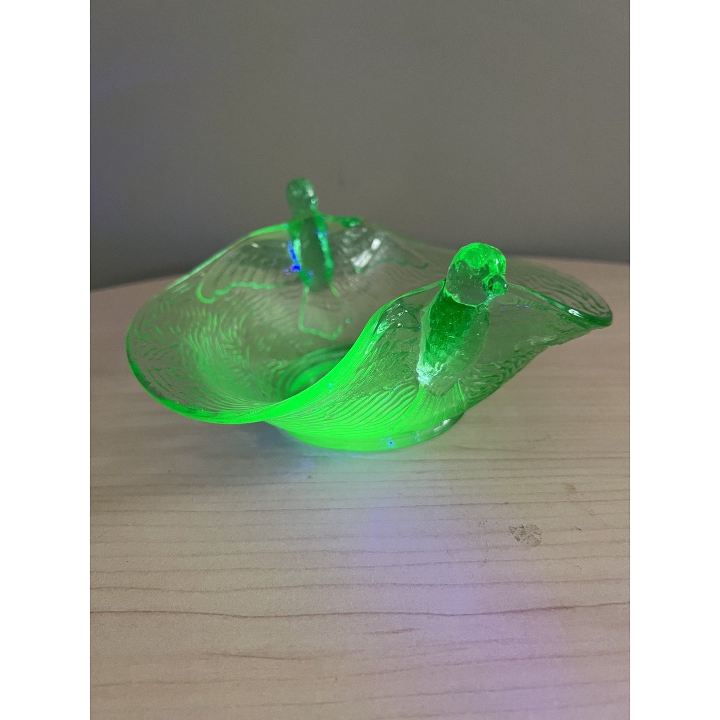 Vintage Birds In Flight Dugan Diamond Bowl Depression Uranium Glass GLOWS