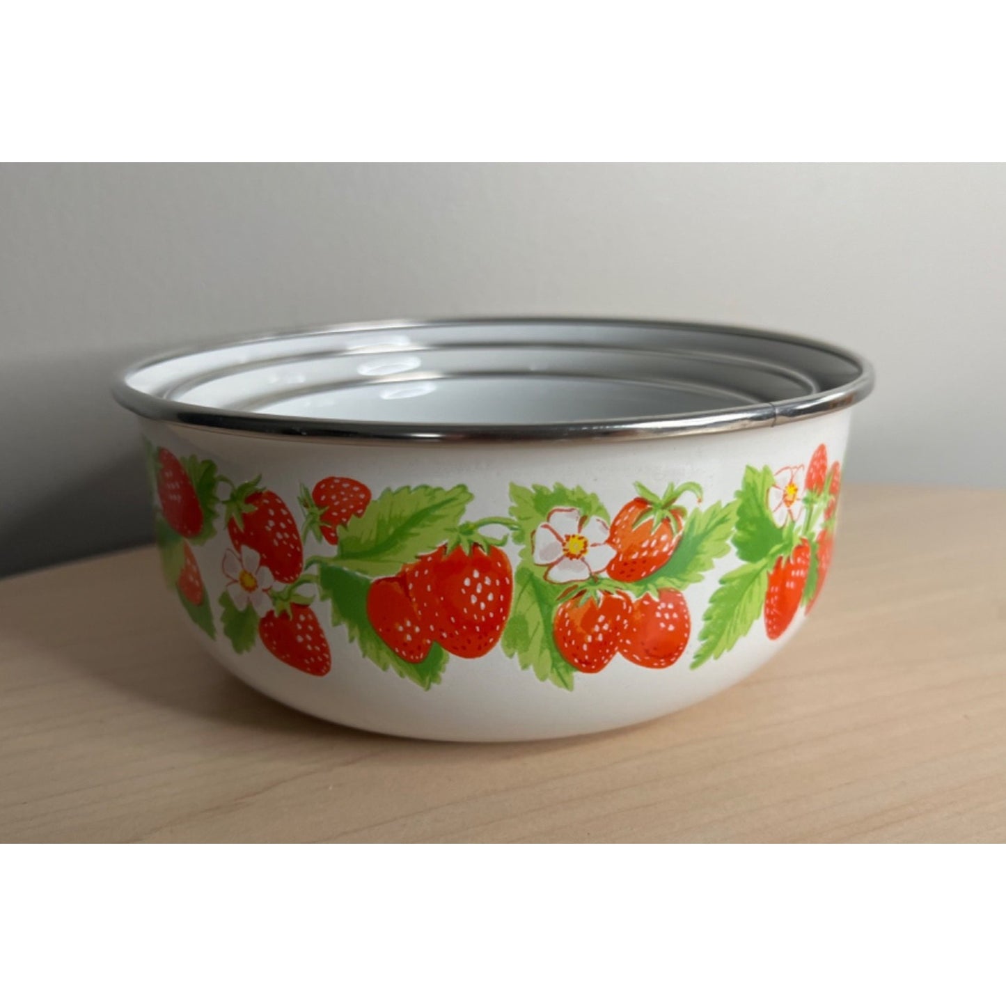 Vintage Kobe Kitchen Japan Strawberry Enamel Nesting Mixing Bowl Set 3 White