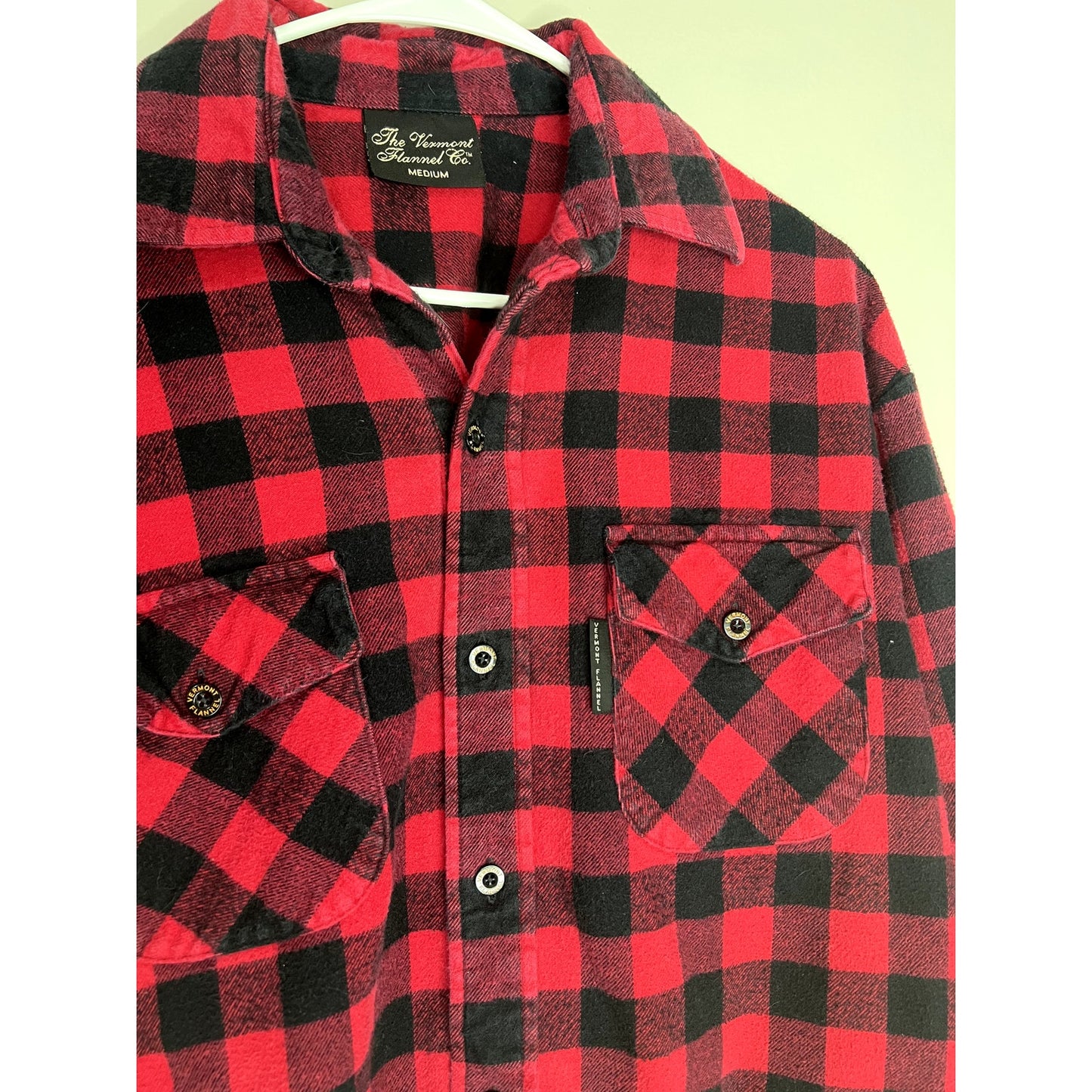 The Vermont Flannel Co Shirt Men Medium Red Buffalo Plaid Classic 2 Chest Pocket