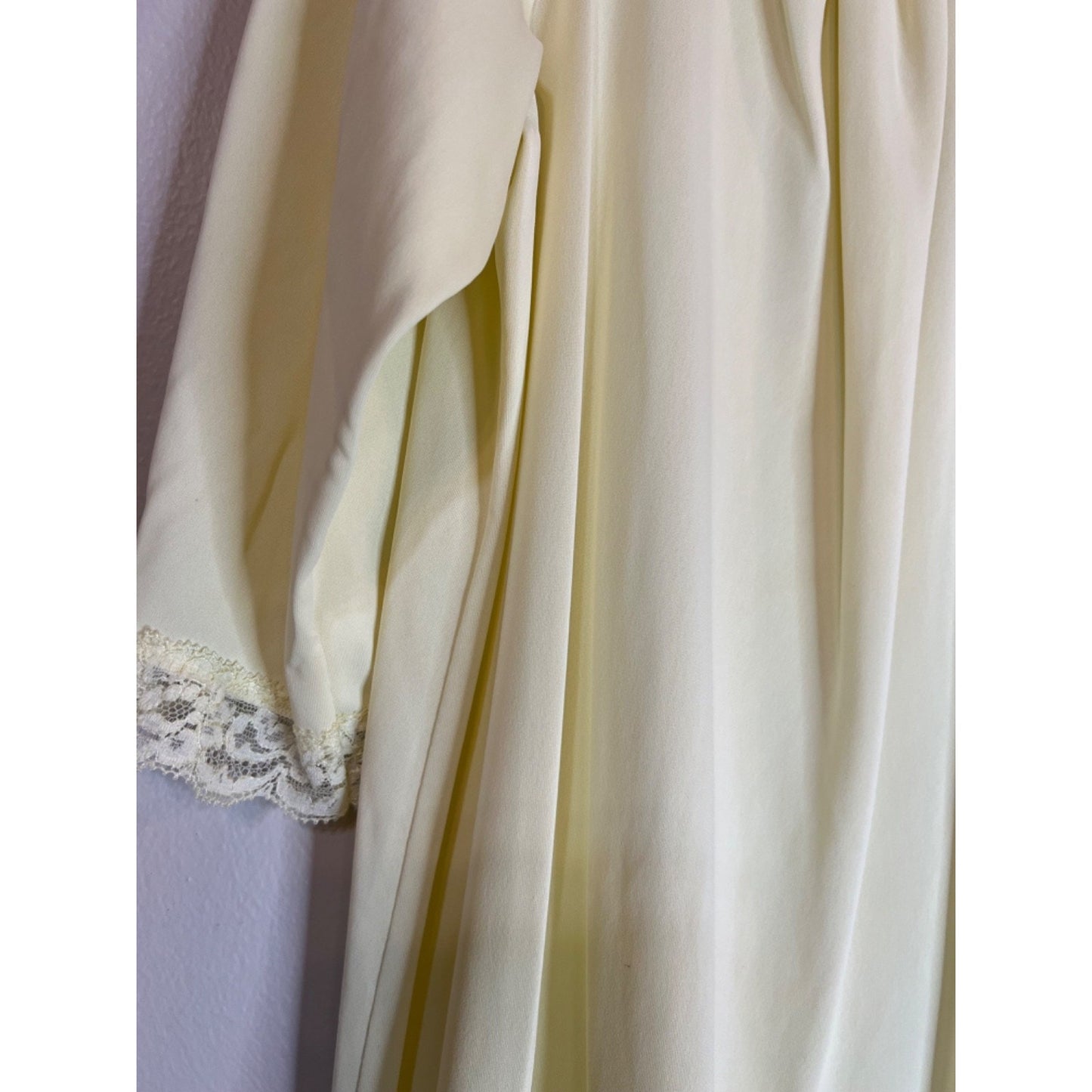 Shadowline Robe Yellow Nylon Button Front Embroidered Lace Pocket Vtg