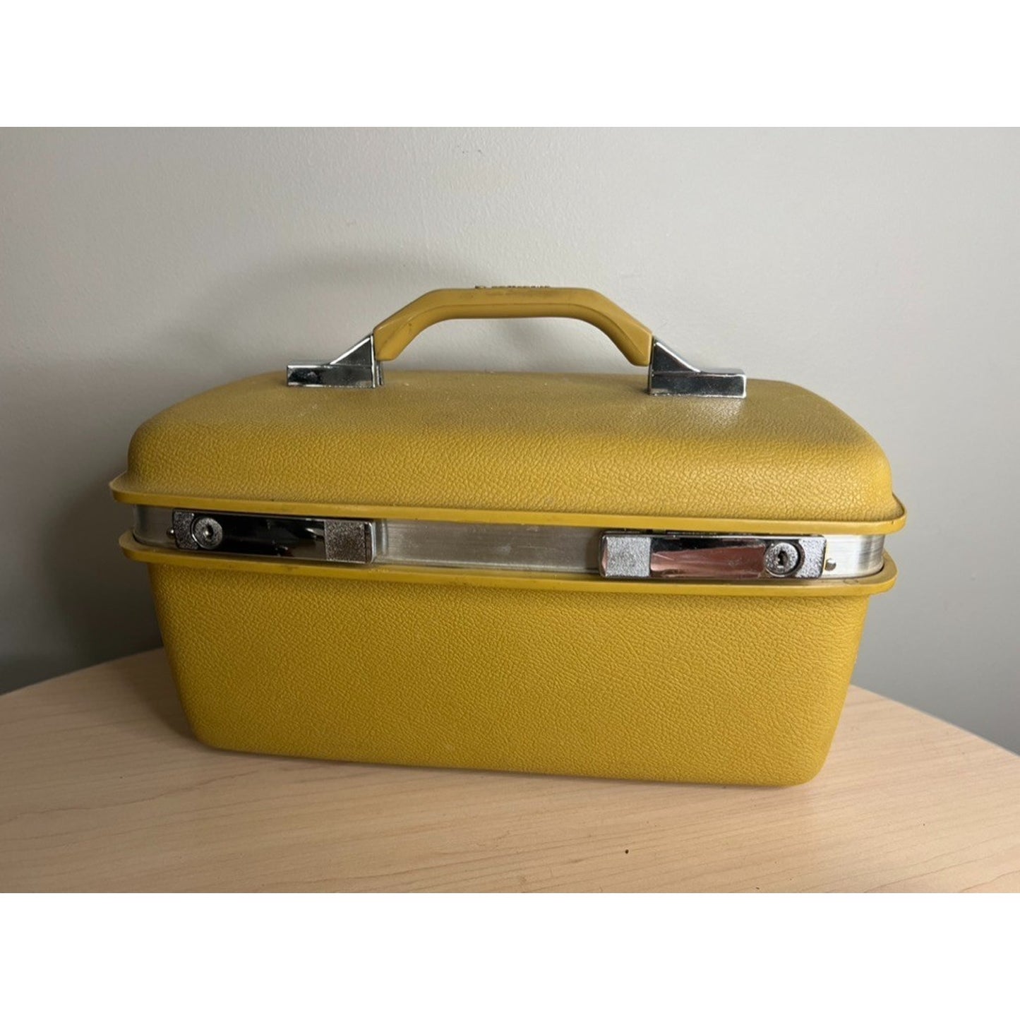 VTG Samsonite Yellow Make Up Train Case Luggage Suitcase No Key