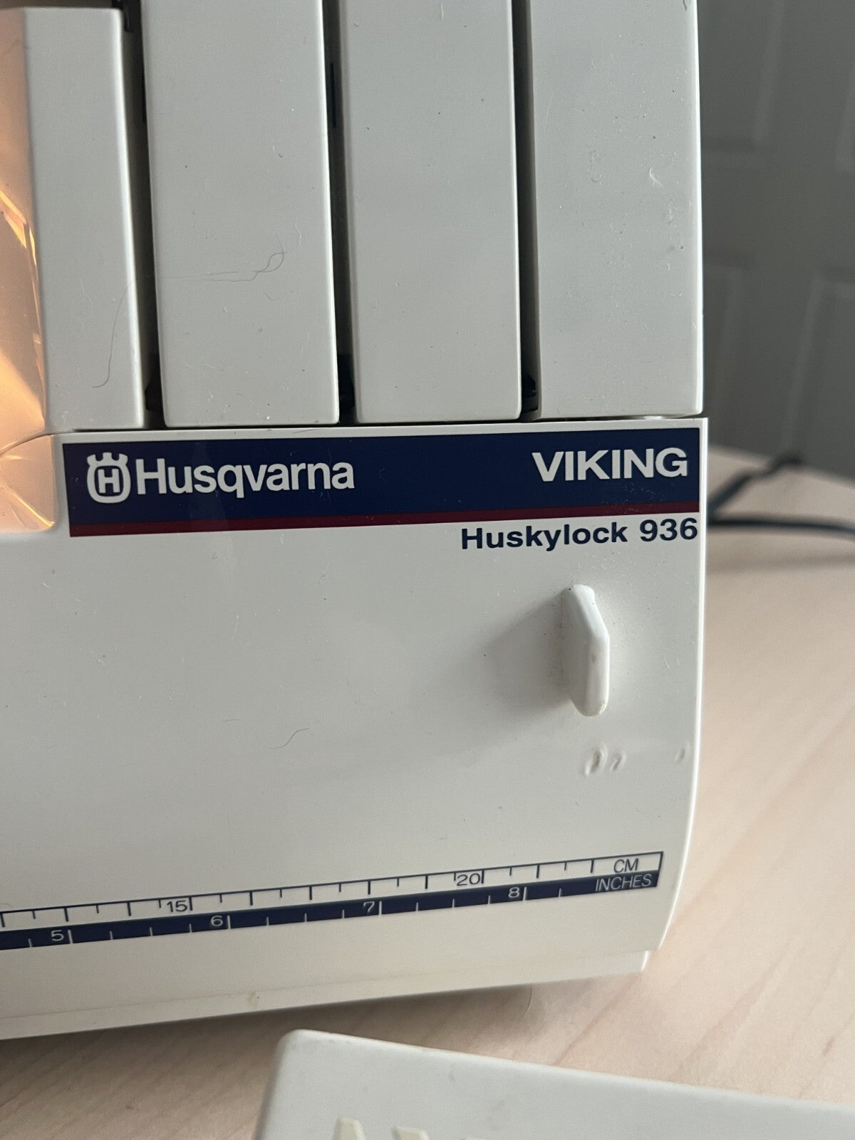 Husqvarna Viking Huskylock 936 Professional 5 Thread Serger