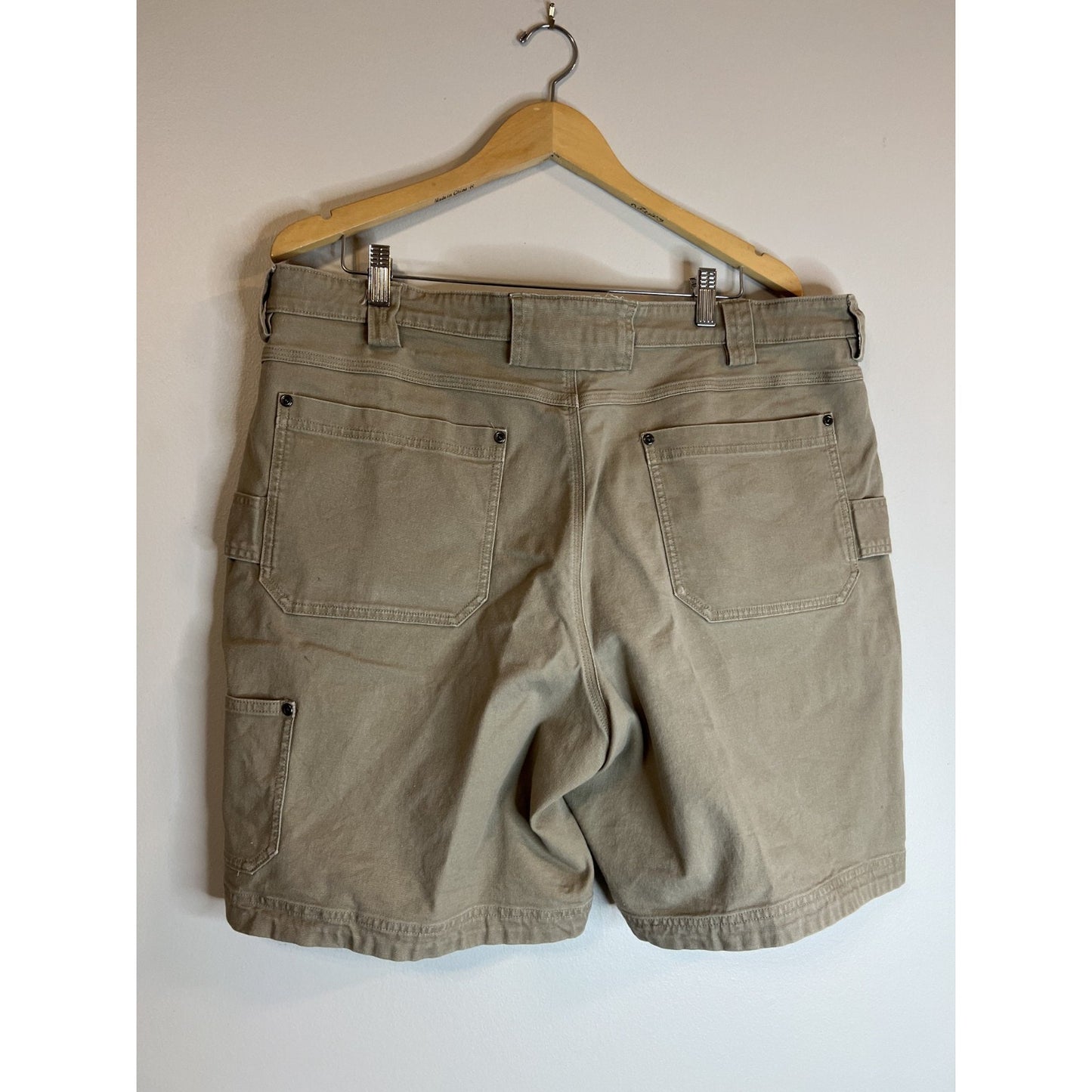 Duluth Trading Co Flex Fire Hose Relaxed Fit Cargo Shorts Size 42 Khaki Brown