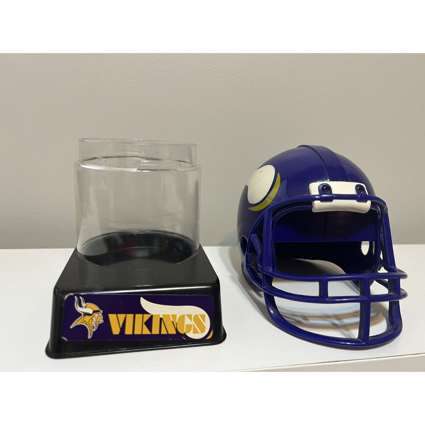 Vtg 1976 Sports Marketing Minnesota Vikings NFL Mini Football Helmet Coin Bank