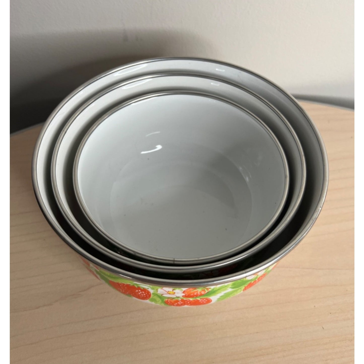 Vintage Kobe Kitchen Japan Strawberry Enamel Nesting Mixing Bowl Set 3 White