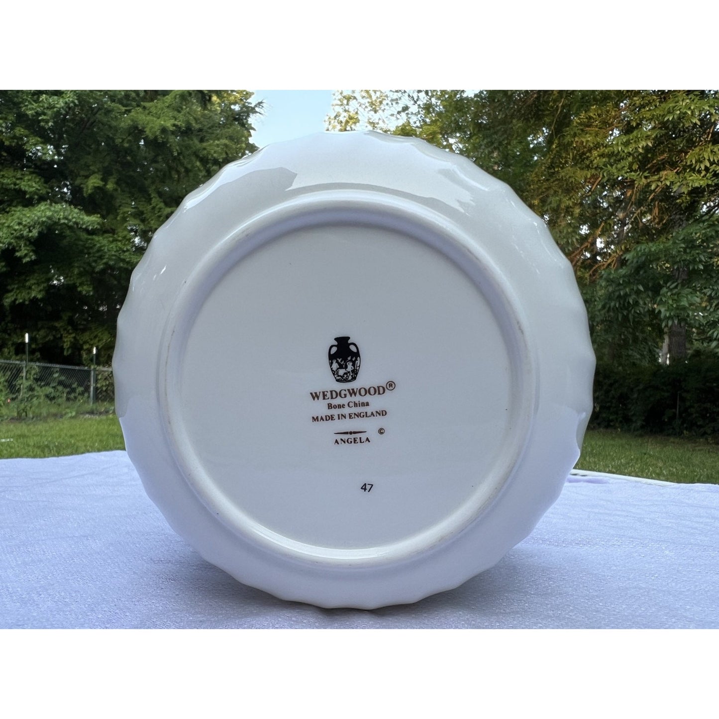 VTG Wedgwood Bone China Angela Scalloped Rim Swirl Embossed Plant Pot Planter