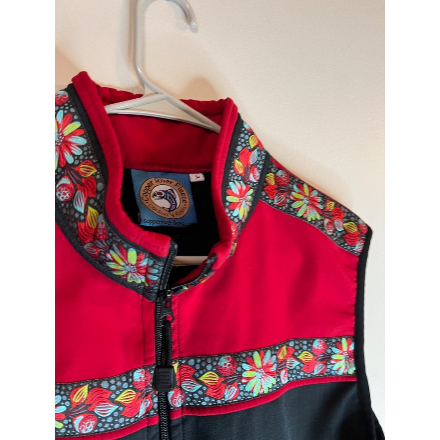 Copper River Fleece Kodiak Soft Shell Vest Sz L Alaska Raven Scarlet Blossom