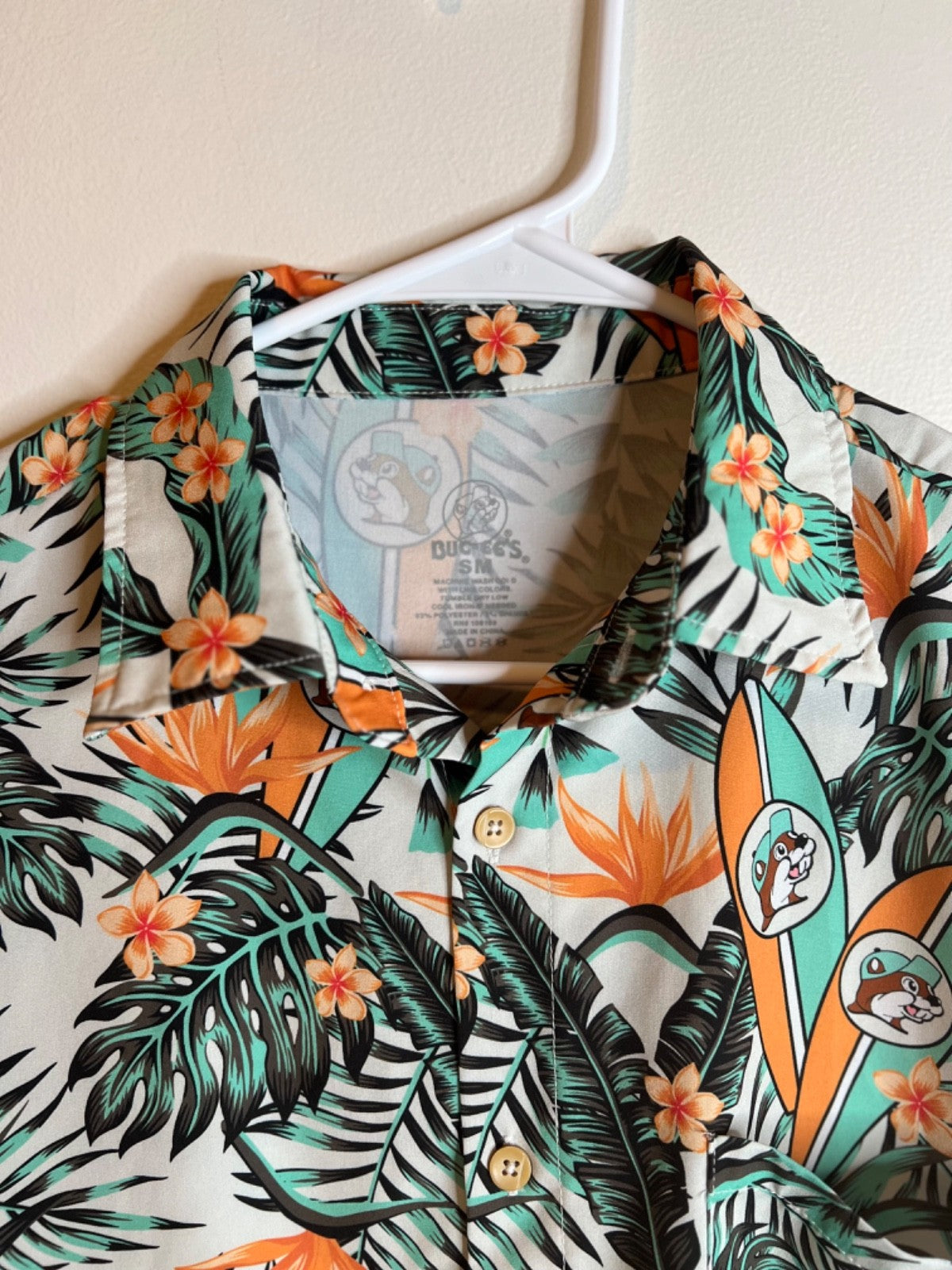 Buc-ees Floral Hawaiian Button Shirt Men’s S/M Beaver Palm Trees Surfboards