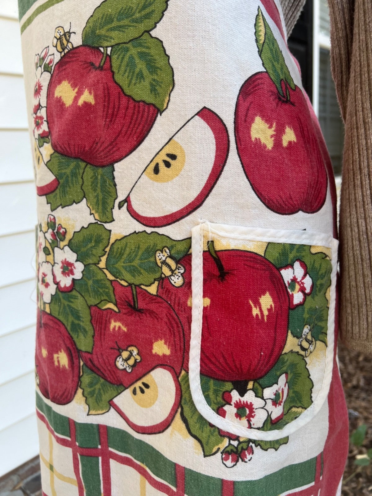 Vintage Full Fall Apple Apron, SO pretty!