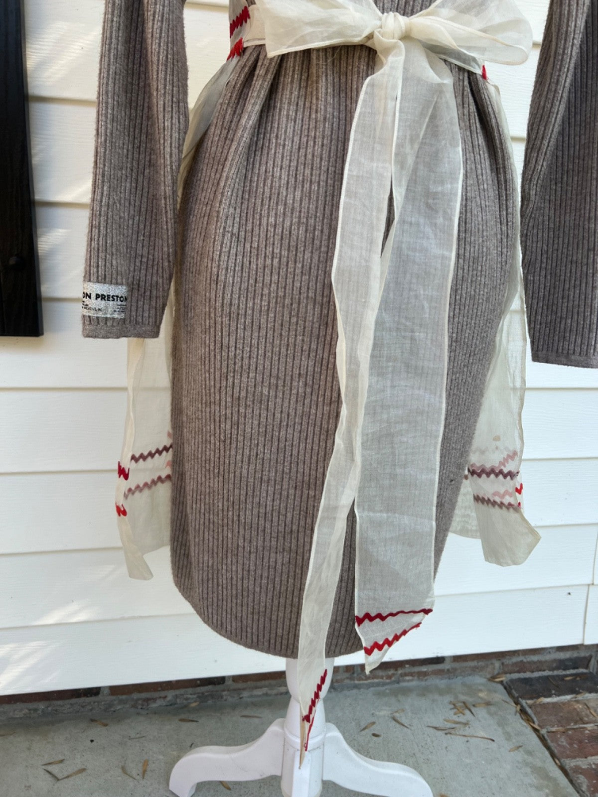 Vintage White Organza Tie Back Apron with Red Rick Rack Detail